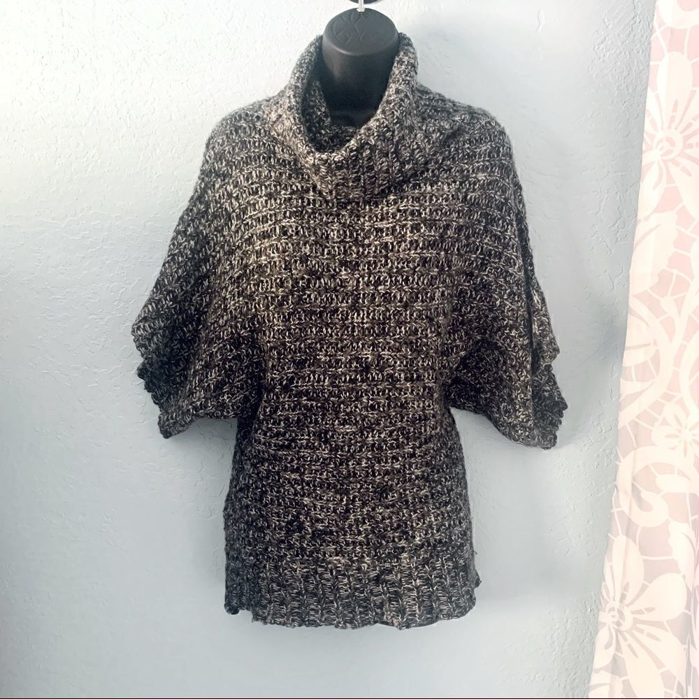 Chesley Cowl Neck 3/4 Sleeve Sweater. Size Medium